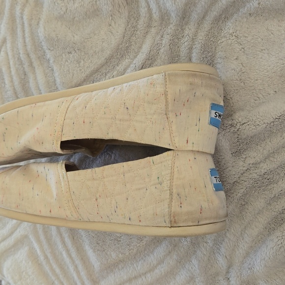 TOMS - Picture 5 of 8